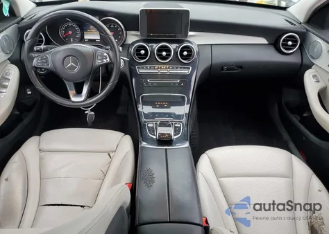 2016 Mercedes-Benz C 300 z USA, uszkodzony, nr VIN 55SWF4JB6GU116278